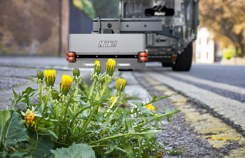 Effektive Wildkrautbekämpfung mit Hako: Nachhaltige Lösung für saubere Straßen