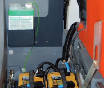 Integriertes Onboard-Dosiersystem für präzise Reinigungslösungen – Effiziente Wartung mit Hako